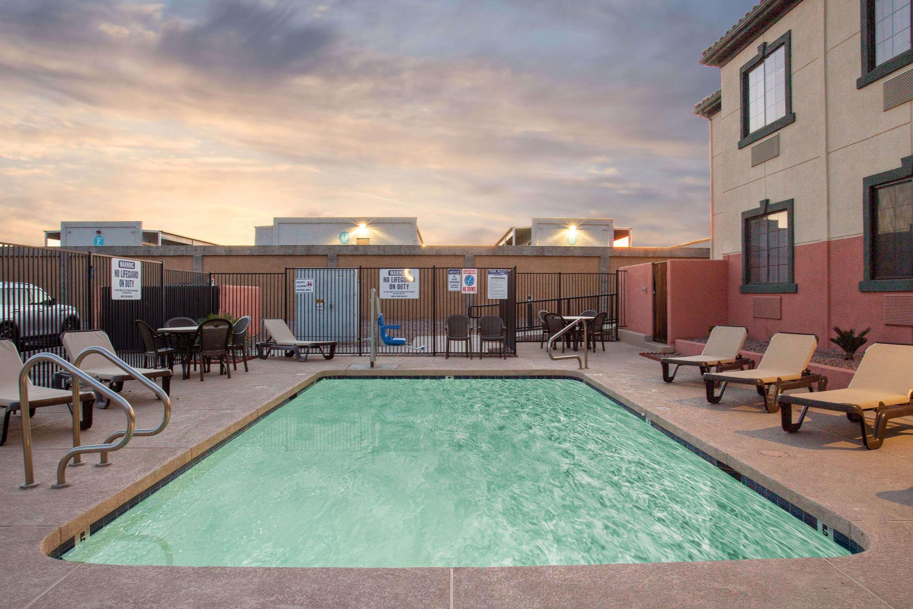 Baymont By Wyndham Phoenix I-10 Near 51St Ave Exteriör bild