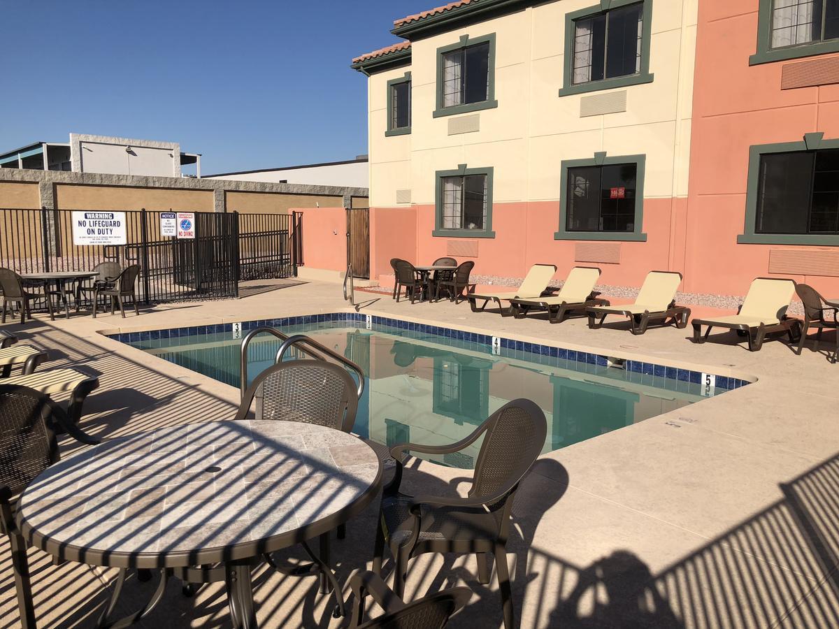Baymont By Wyndham Phoenix I-10 Near 51St Ave Exteriör bild